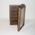 Comprar Vitrina para 35 dedales color NOGAL en CesteriaGretel.Com