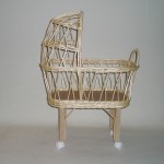 Comprar Cuna muñeca de mimbre con capota en CesteriaGretel.Com