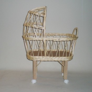 Comprar Cuna muñeca de mimbre con capota en CesteriaGretel.Com