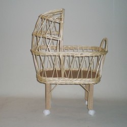 Comprar Cuna muñeca de mimbre con capota en CesteriaGretel.Com