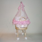 Comprar Cuna muñeca vestida de mimbre con dosel en CesteriaGretel.Com