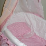 Comprar Cuna muñeca vestida de mimbre con dosel en CesteriaGretel.Com