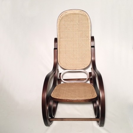 Mecedora de rejilla color NOGAL