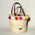 Bolso paja maiz con borlas