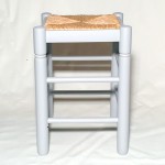 Taburete gris con cerco