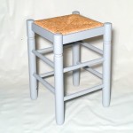 Taburete gris con cerco