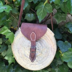 Bolso bandolera redondo solapa cuero