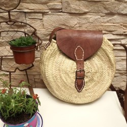 Bolso bandolera redondo solapa cuero