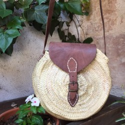 Bolso bandolera redondo solapa cuero
