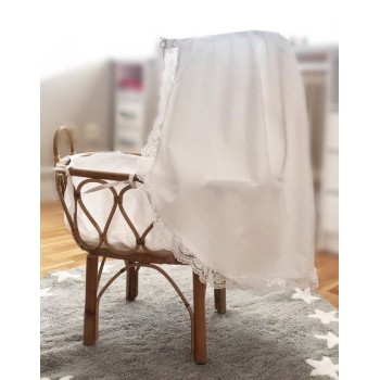 Cuna de juguete vestida