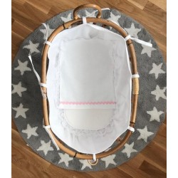 Cuna de juguete vestida