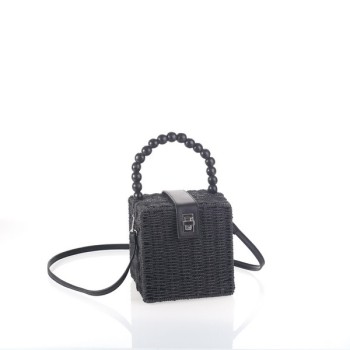 Bolso negro de rafia