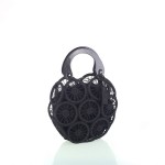 Bolso negro de rafia