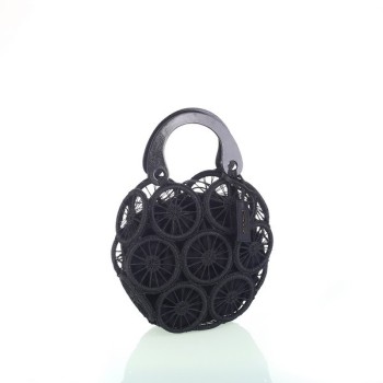 Bolso negro de rafia