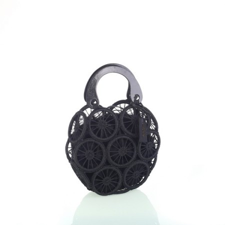 Bolso negro de rafia