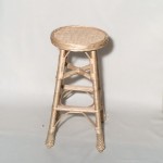 Taburete de barra en mimbre