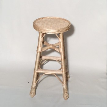 Taburete de barra en mimbre