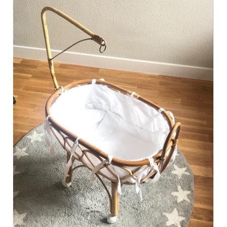 Cunita de caña N-2 c/dosel vestida