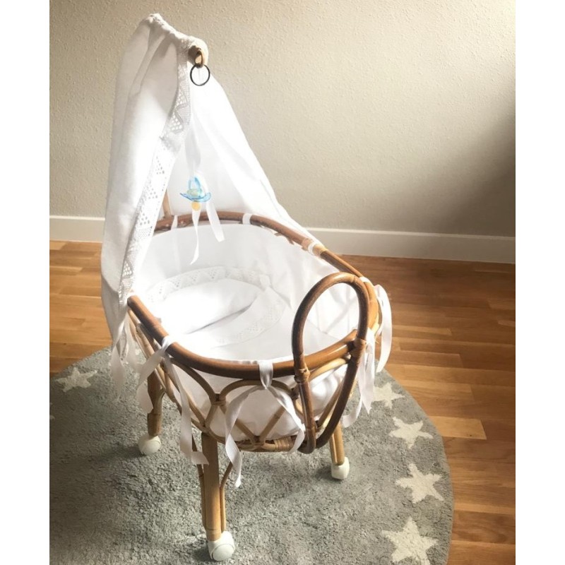 Cuna de juguete vestida