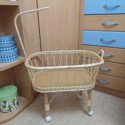 Cuna mimbre muñeco reborn con dosel