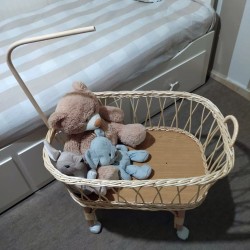 Cuna mimbre muñeco reborn con dosel