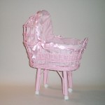 Comprar Cunita con capota color rosa vestida en CesteriaGretel.Com