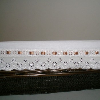 Comprar Bandeja de mimbre color nogal con puntilla en CesteriaGretel.Com